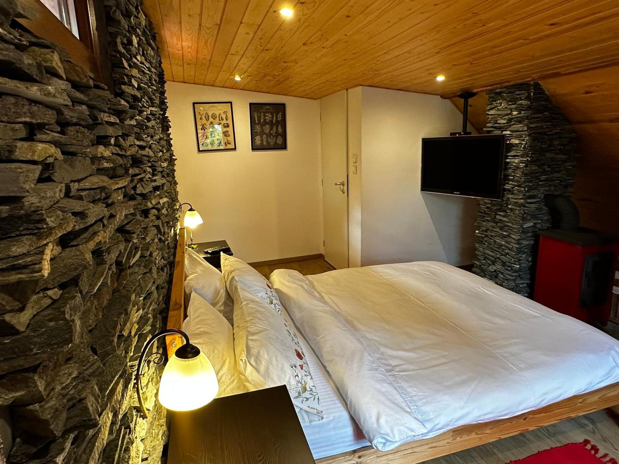 Mountain Chalet - Cabana La Muntele Baisorii Muntele Cacovei  ภายนอก รูปภาพ
